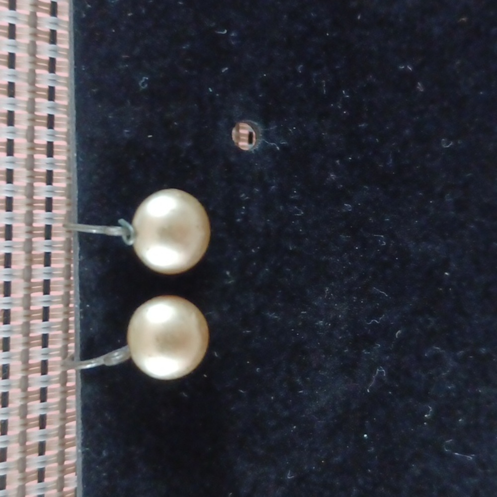 Earings - Picture 3 of 4